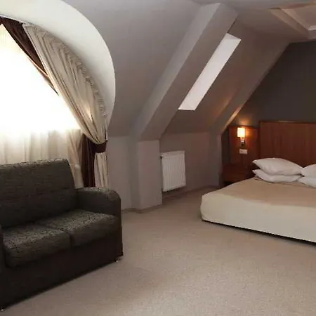 Praha Hotel Uzhhorod