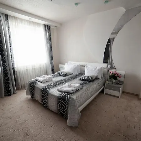 Praha Hotel Uzhhorod